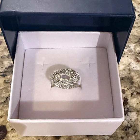 Dazzling Spiral Diamond White Gold Ring - Picture 2 of 4